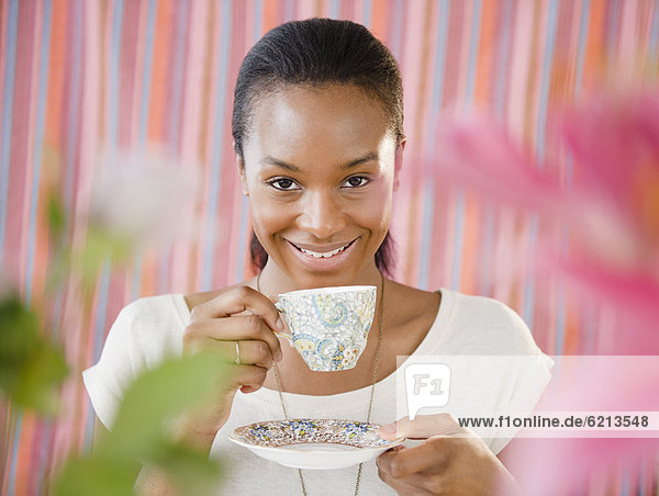 Frau  schwarz  trinken  Tee