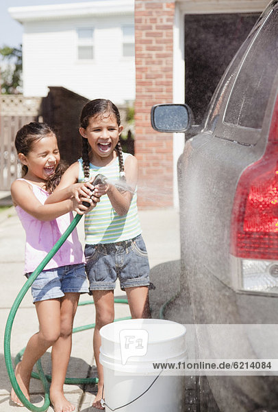 Auto waschen Hispanier Mädchen