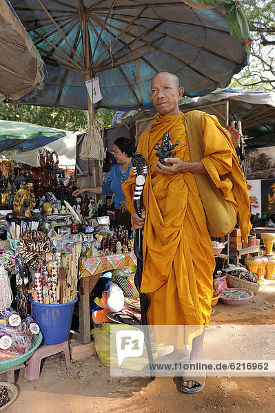 Boden Fußboden Fußböden Statue kaufen Heiligtum Souvenir Laden fünfstöckig Buddhismus Angkor Kambodscha Mönch Südostasien