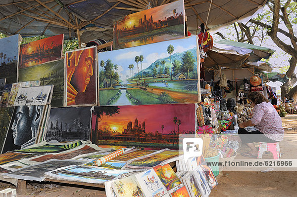 Souvenir shop on the grounds of Angkor Wat with paintings of Angkor Wat  Siam Reap  Cambodia  South East Asia