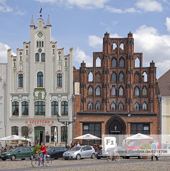 '''Seestern'' restaurant and ''Old Swede'' warehouse  market square or market place  Wismar  Mecklenburg-Western Pomerania  Germany'