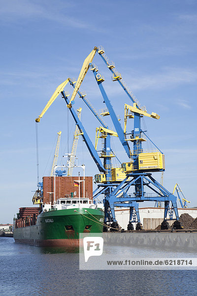 Verladekräne  Hafen  Wismar  Mecklenburg-Vorpommern  Deutschland  Europa