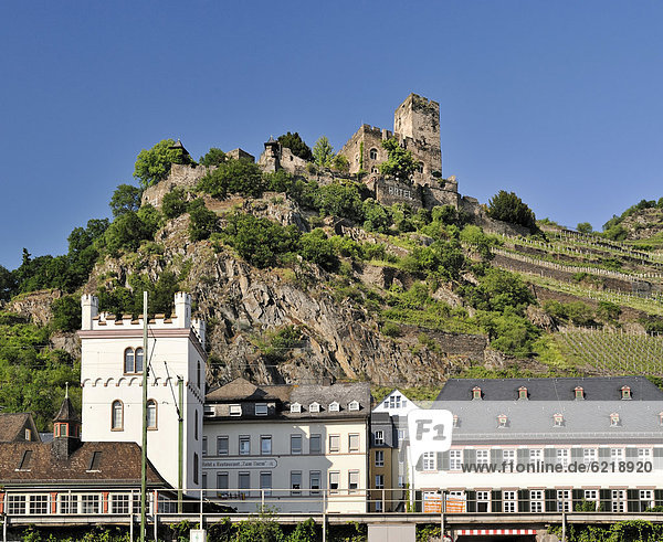 'Hotel Restaurant ''Zum Turm''  hinten Burg Gutenfels  Kaub  Unesco Weltkulturerbe Oberes Mittelrheintal  Rheinland-Pfalz  Deutschland  Europa'