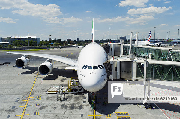 Airbus A380 800 der Emirates Airline im O. R. Tambo International Airport ORTIA in Johannesburg Südafrika Afrika