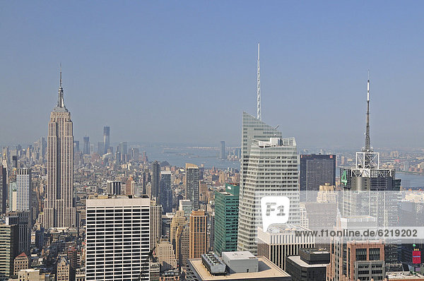 Vereinigte Staaten von Amerika USA Felsbrocken New York City Amerika aufspüren hoch oben Nordamerika Ansicht Terrasse Bank Kreditinstitut Banken Innenstadt Empire State Building links Manhattan rechts Rockefeller Center
