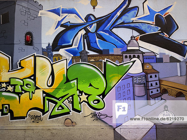 bauen Europa Gebäude Vernichtung umgeben unbewohnt leer stehend April Erdbeben Graffiti Bauzaun Italien