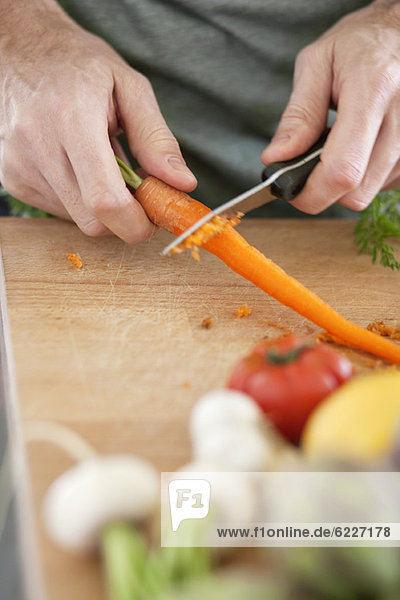 Man cutting carrot