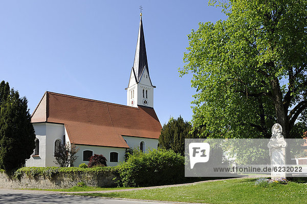 Pfarrkirche St. Johann Baptist in Rott am Lech  Ammersee-Region  Fünfseenland  Oberbayern  Bayern  Deutschland  Europa  ÖffentlicherGrund