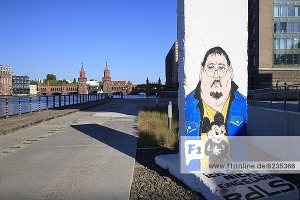 Reste der Berliner Mauer am Spreeufer  Deutschland