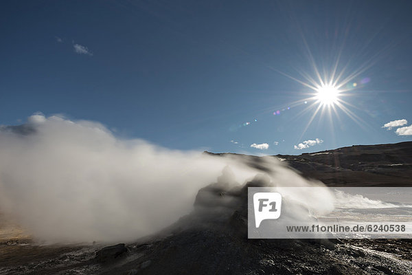 Solfataren  Fumarolen  Schwefel und andere Mineralien  Dampf  Hochtemperaturgebiet oder Geothermalgebiet Hverarönd  Berge N·mafjall  Gebiet des M_vatn  Nor_urland eystra  Nordost-Island  Island  Europa