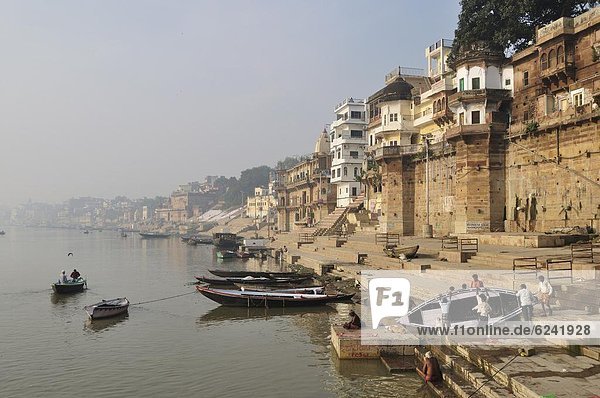 Ghats on the River Ganges  Varanasi (Benares)  Uttar Pradesh  India  Asia