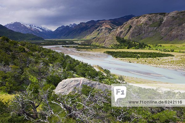 Tal  Fluss  Geflochtener Zopf  Argentinien  Patagonien  Südamerika