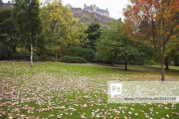Edinburgh  Hauptstadt  Europa  Palast  Schloß  Schlösser  Großbritannien  Straße  Garten  Prinz  Lothian  Schottland