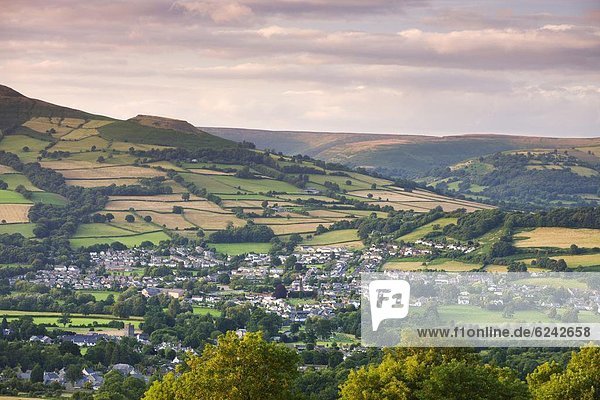 Europa  Großbritannien  Tal  Stadt  Ansicht  Luftbild  Fernsehantenne  Brecon Beacons National Park  Powys  Wales