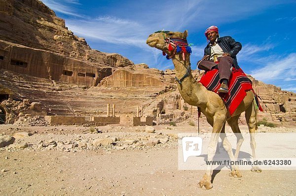 frontal  Naher Osten  Amphitheater  UNESCO-Welterbe  Beduine  Kamel  Petra