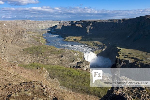 Wasser  Frau  Fröhlichkeit  über  füllen  füllt  füllend  Vulkan  Ansicht  jung  Krater  Island