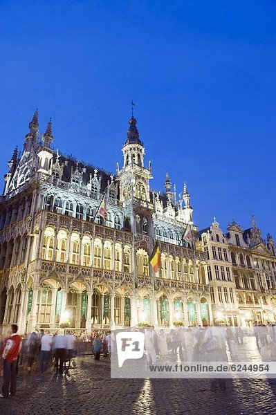 Hotel de Ville (Town Hall) in the Grand Place illuminated at night  UNESCO World Heritage Site  Brussels  Belgium  Europe