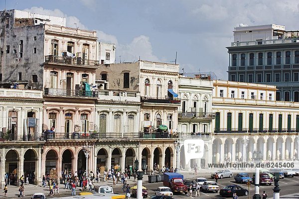 Havanna Hauptstadt Gebäude bunt Fassade Hausfassade Karibik Westindische Inseln Mittelamerika Mittelpunkt Kuba