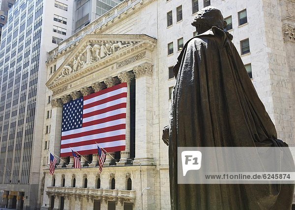 Vereinigte Staaten von Amerika  USA  New York City  Gebäude  frontal  Statue  Nordamerika  ersetzen  Manhattan  neu  Wall Street