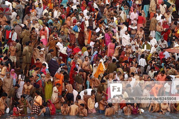nehmen  Urlaub  Fluss  Loyalität  Festival  Hinduismus  Ganges  Asien  Dip  Haridwar  Indien