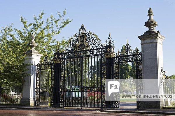 Queens Gate  Queen Marys Gardens  Regents Park  London  England  Großbritannien  Europa