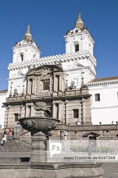 Quito  Hauptstadt  Kirche  Stadtplatz  UNESCO-Welterbe  Ecuador  Südamerika