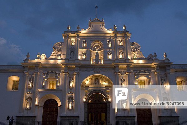 Abend  Kathedrale  Beleuchtung  Licht  Mittelamerika  UNESCO-Welterbe  Guatemala