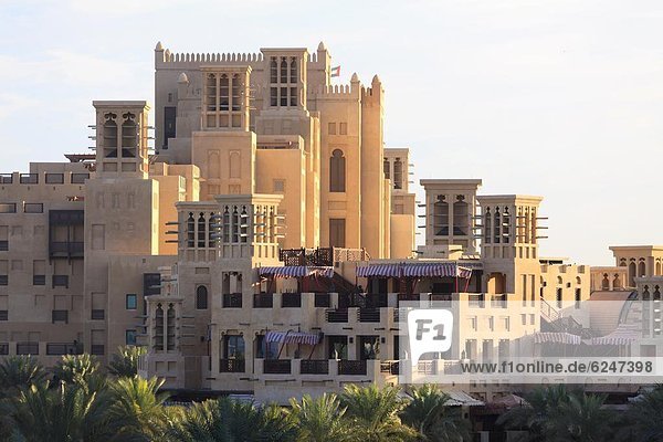 Arabeske-Architektur der Madinat Jumeirah Hotel  Jumeirah Beach  Dubai  Vereinigte Arabische Emirate  Naher Osten
