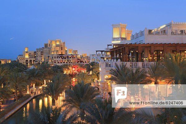 Vereinigte Arabische Emirate  VAE  Hotel  Architektur  Naher Osten  Dubai  Abenddämmerung