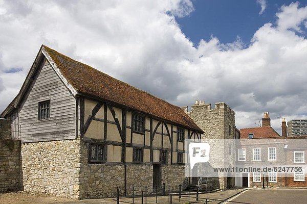 hoch  oben  Anschnitt  Mittelalter  Europa  Wand  Großbritannien  Produktion  Halle  Großstadt  Verkäufer  antik  England  Hampshire  Southampton