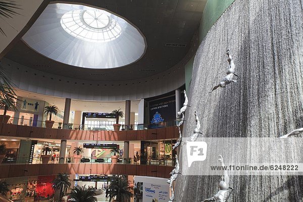Einkaufszentrum  Vereinigte Arabische Emirate  VAE  innerhalb  Wasserfall  Naher Osten  Dubai