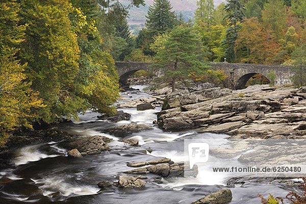 Europa  Stein  Großbritannien  Brücke  Herbst  umgeben  See  Laub  Schottland  Stirling