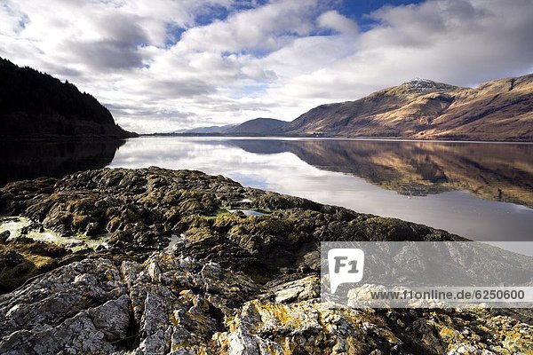 entfernt  Europa  Berg  Winter  Felsen  Ruhe  Großbritannien  Spiegelung  Highlands  Ansicht  See  Ufer  Distanz  Reflections  Schottland  Wetter