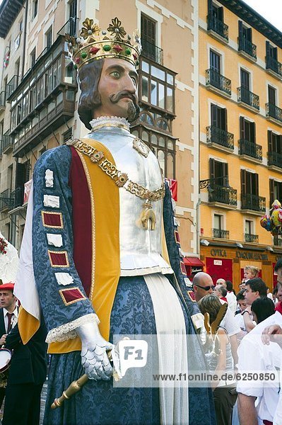 Parade of Giants and Big-heads  San Fermin street festival  Pamplona  Navarra (Navarre)  Spain  Europe