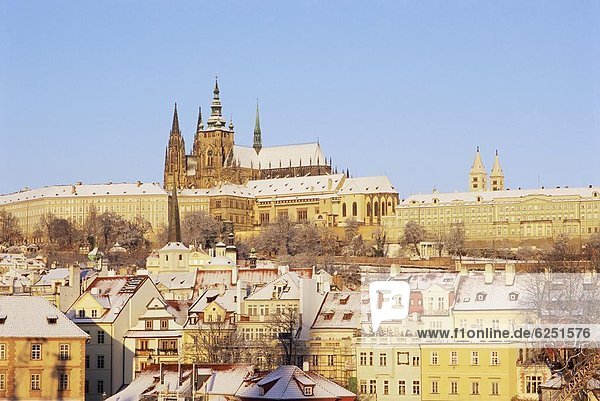 Prag Hauptstadt Europa Winter Palast Schloß Schlösser Gebäude Tschechische Republik Tschechien Vorort