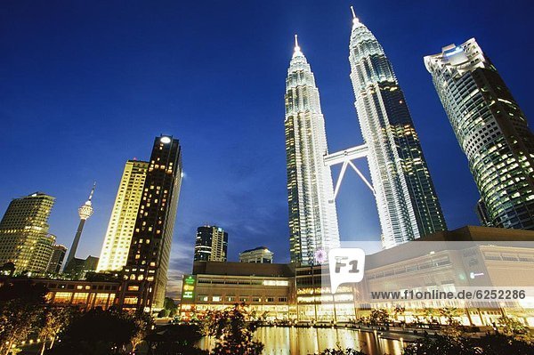 Zwillingstürme der Petronas Twin Towers  Kuala Lumpur  Malaysia  Südostasien  Asien