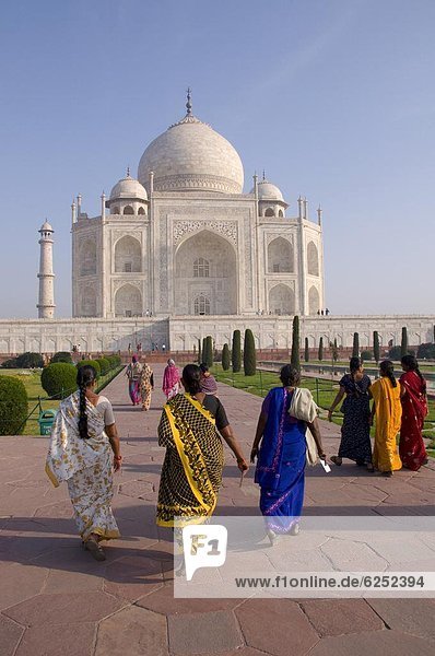Farbaufnahme  Farbe  Frau  Helligkeit  UNESCO-Welterbe  Agra  Asien  Indien  Uttar Pradesh