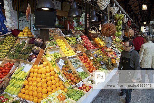 Madrid  Hauptstadt  Europa  Frische  Frucht  Gemüse  verkaufen  Markt  Spanien