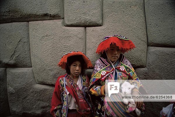 Fotografie  Mädchen  Cuzco  Cusco  Kleid  Peru  Pose  Südamerika