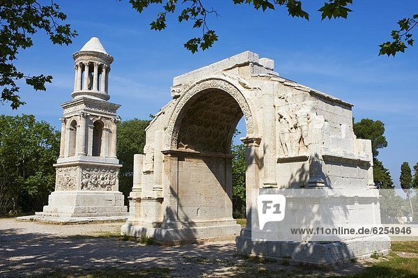 Frankreich  Europa  Erfolg  Brücke  Provence - Alpes-Cote d Azur  Mausoleum