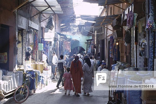 Street scene in the souks of the Medina  Marrakech (Marrakesh)  Morocco  North Africa  Africa