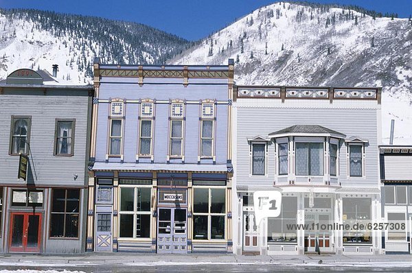 Berg Felsen Straße Stadt bunt frontal Nordamerika Laden Bergwerk Grube Gruben Colorado alt Silverton