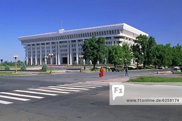 Bischkek  Hauptstadt  Parlamentsgebäude  Asien  Zentralasien