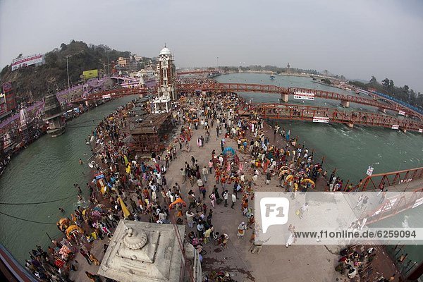 Holy ghat of Har Ki Pauri in Haridwar during Kumbh Mela in 2010  Hardiwar  Uttarkhand  India  Asia