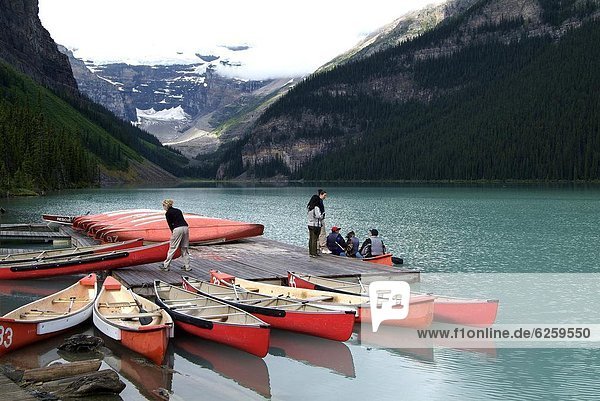 Lake Louise  Banff National Park  UNESCO World Heritage Site  Alberta  Rocky Mountains  Canada  North America
