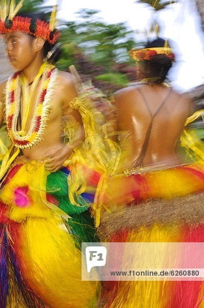 tanzen Tänzer zeigen Pazifischer Ozean Pazifik Stiller Ozean Großer Ozean Bambus Mikronesien Holzstock Stock