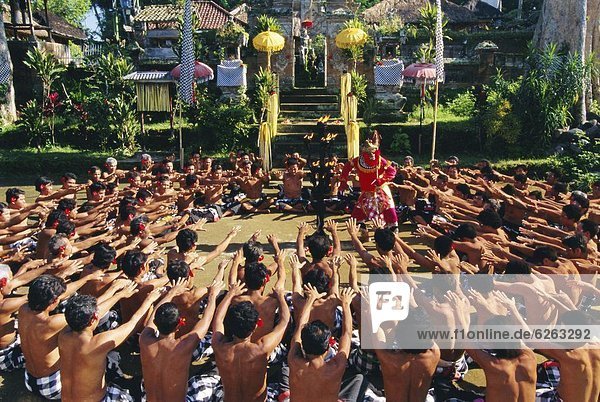 Mann  tanzen  Wahrzeichen  zeigen  Indonesien