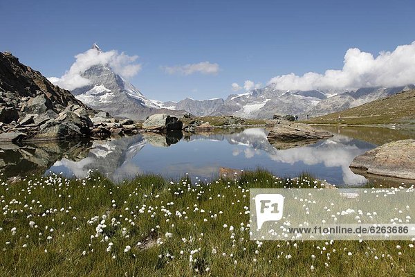 Lake Riffelsee and the Matterhorn  Zermatt  Valais  Swiss Alps  Switzerland  Europe