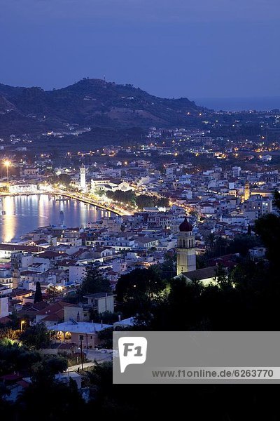 Europa Hügel Stadt Ansicht Abenddämmerung Griechenland Griechische Inseln Ionische Inseln Zakynthos