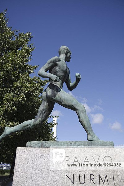Helsinki  Hauptstadt  Außenaufnahme  Europa  Statue  Olympische Spiele  Olympiade  Stadion  Finnland